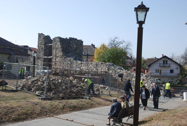 Нови бедем штитиће старе куле Лазаревог града